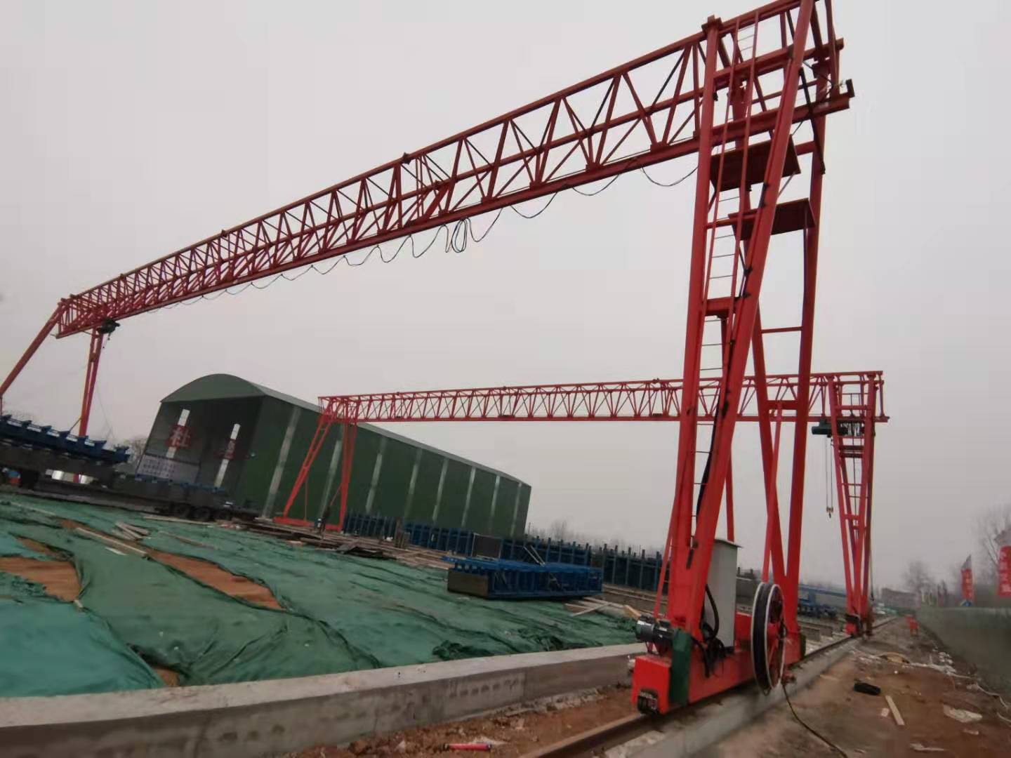 中國交建基礎(chǔ)建設(shè)集團(tuán)，310國道改擴(kuò)建洛陽新安段，ME90+90/10t-43m-9m一臺(tái)，MH10t-43m-9m-2臺(tái)，MH5t-22m-9m-1臺(tái)