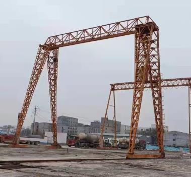 挑選MHGY10噸上包下花葫蘆龍門吊的時候應該注意什么?怎么選擇龍門吊